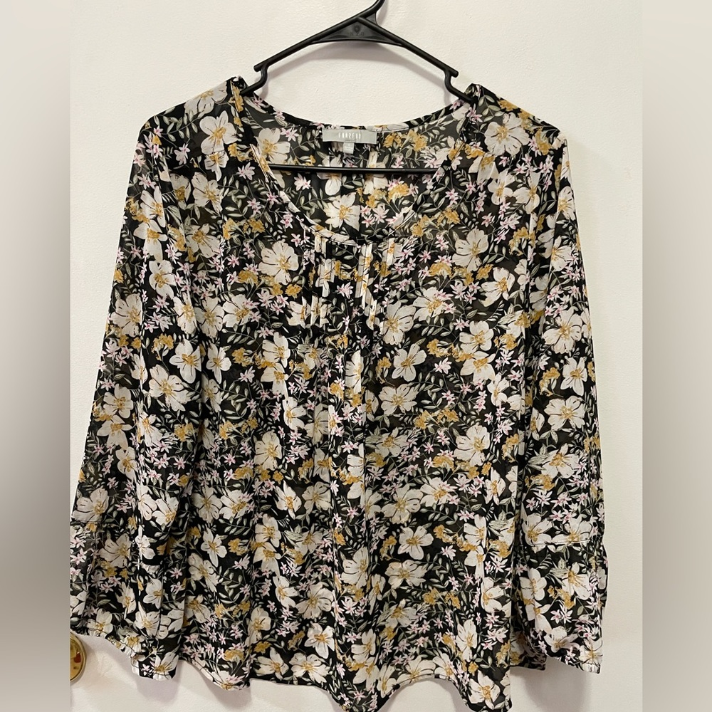 Fun 2 fun medium blouse work attire bell shaped sleeves excellent condition